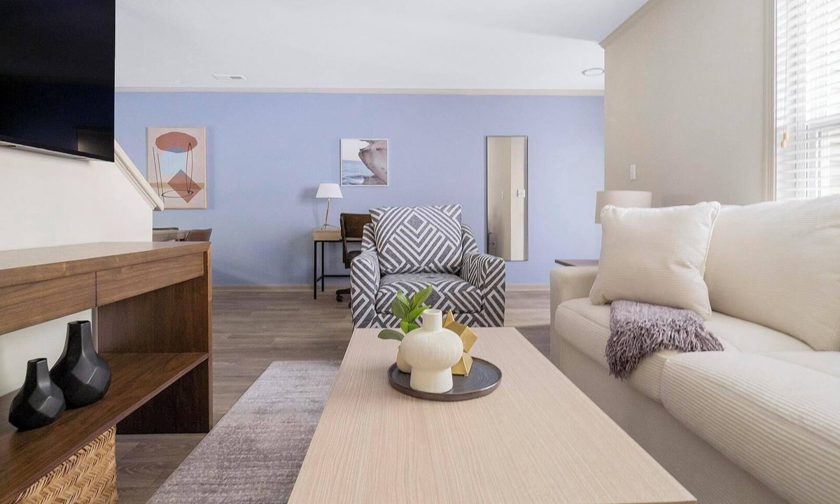 Crabtree Apartment | Landing | Incredible 2BD, Gym, Pool