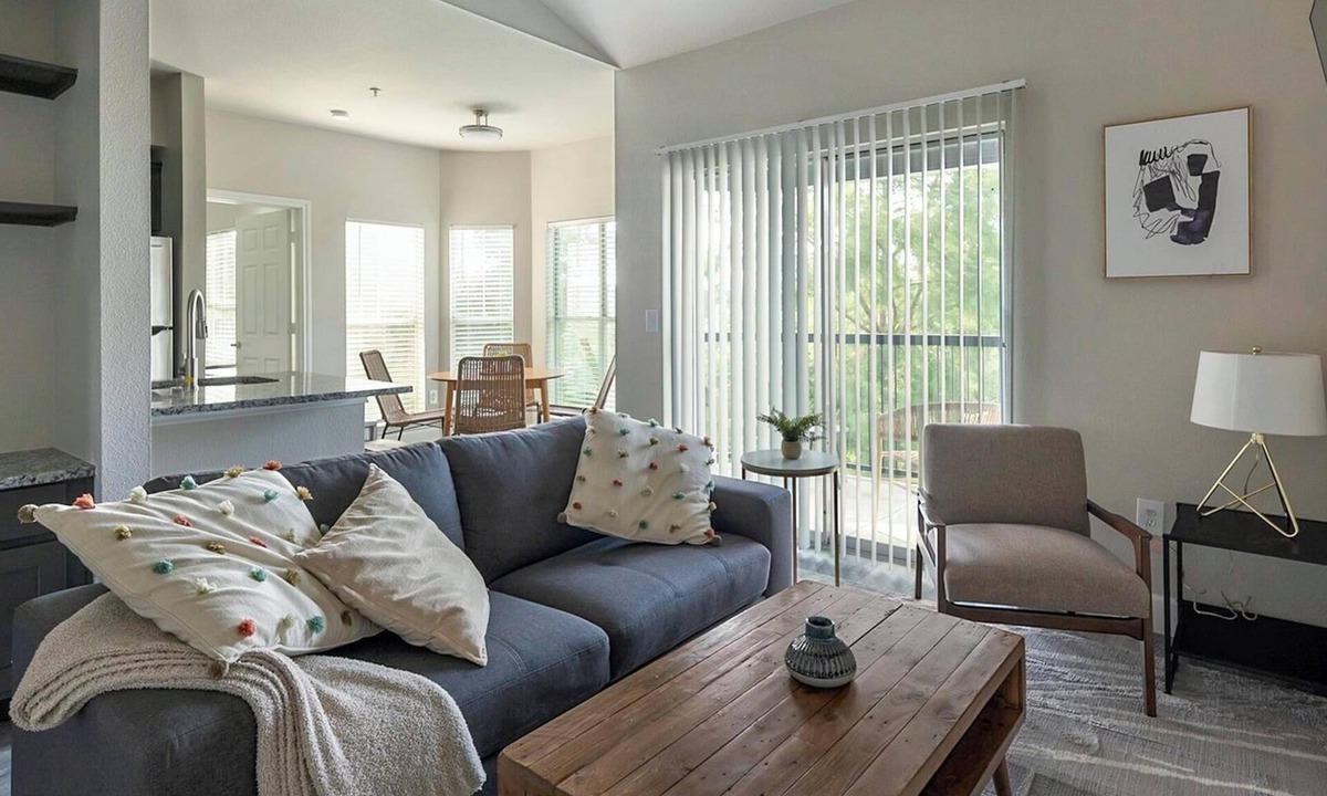 Richmond Apartment | Landing | Incredible 2BD, Pool, Gym