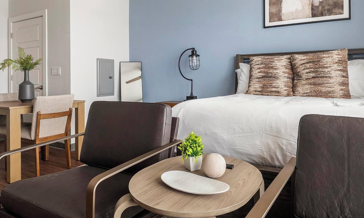Five Points South Apartment | Landing | Incredible Studio, Yoga Studio, Gym