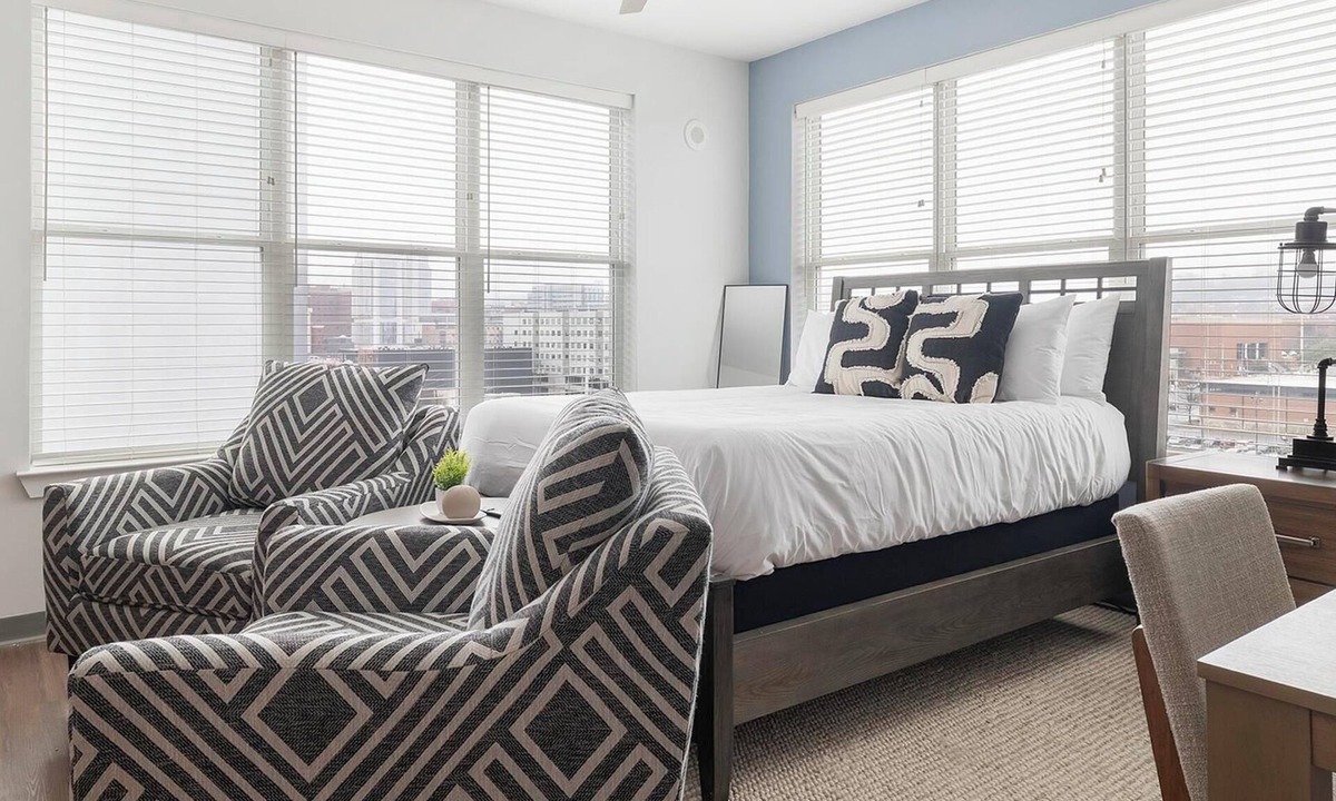Five Points South Apartment | Landing | Incredible Studio, Yoga Studio, Pool