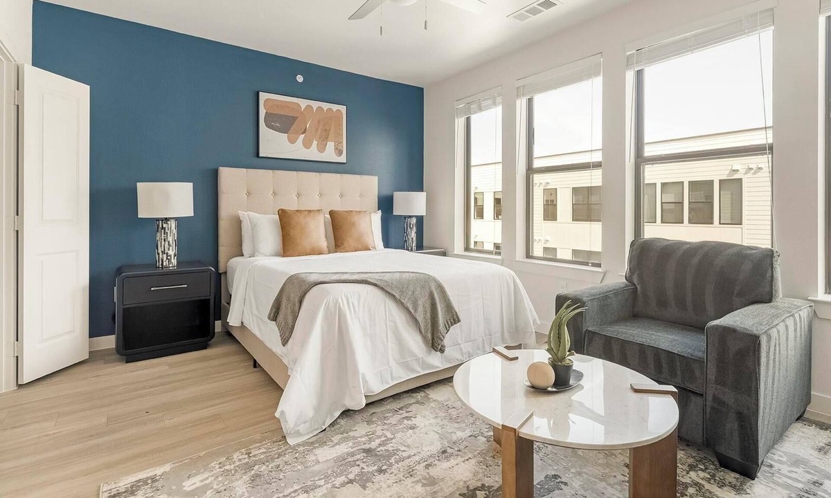 Sweetbriar Apartment | Landing | Incredible Studio, Pool, Gym