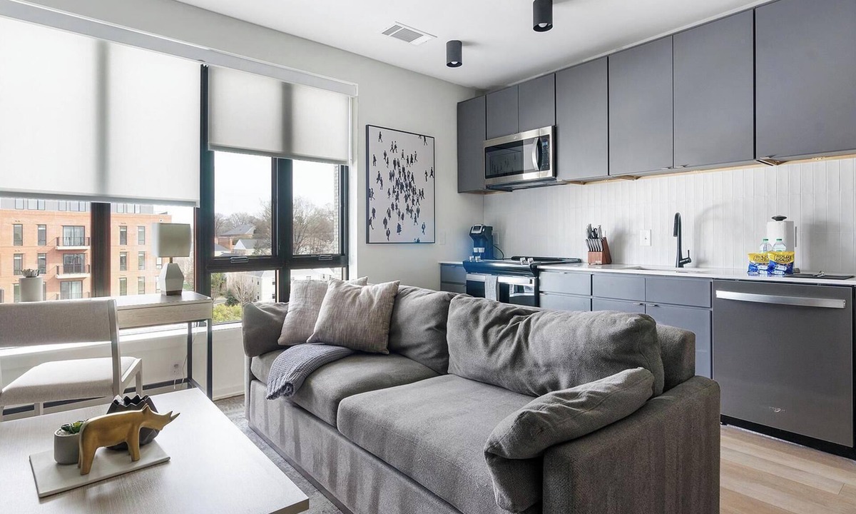 Durham Apartment | Landing | Incredible Studio, Gym, Pool