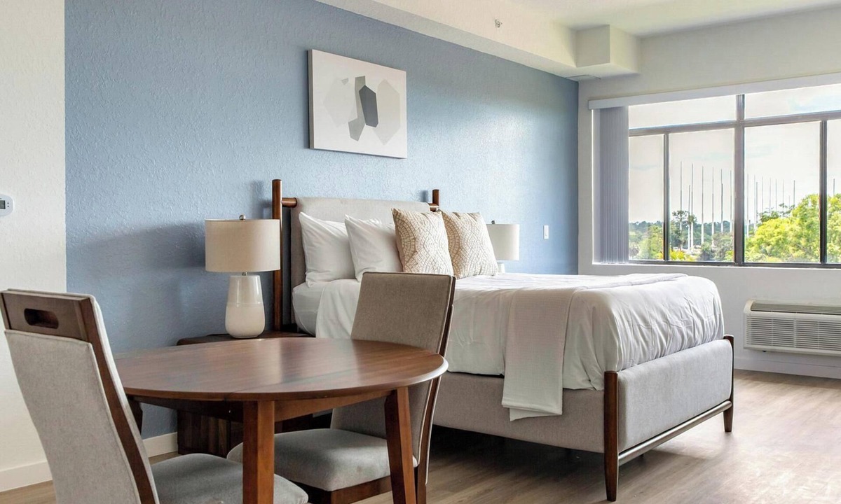 Golden Gate Apartment | Landing | Incredible Studio, Clubhouse, Courtyard