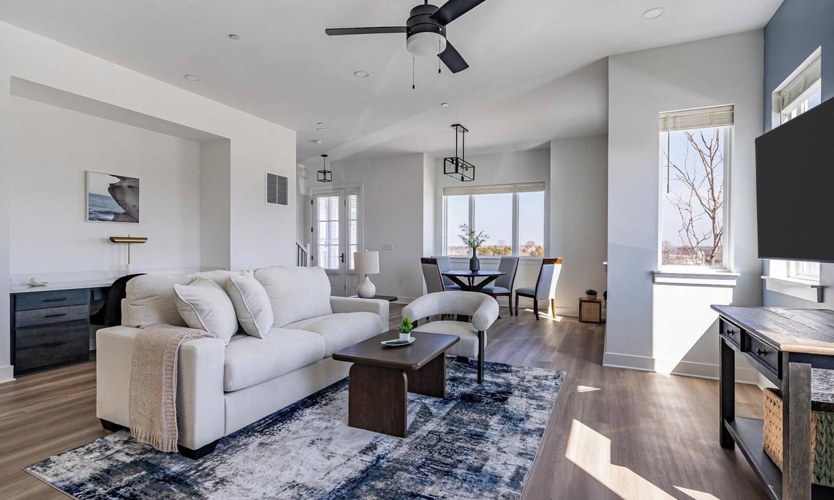 Lee's Summit Apartment | Landing | Incredible 3BD in Lee's Summit