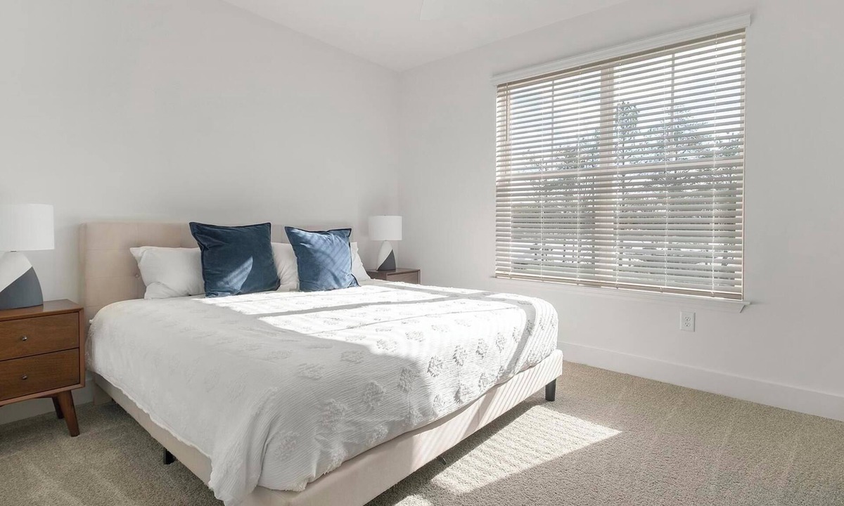 Crestline Heights Apartment | Landing | Modern 1BD, Pool, Gym
