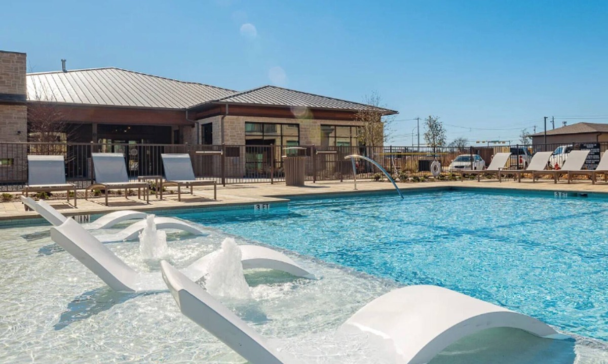 Austin Apartment | Landing | Modern 1BD, Clubhouse, Pool