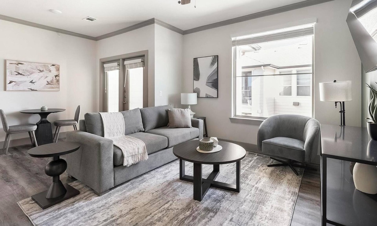 Manor Apartment | Landing | Modern 1BD, Clubhouse, Courtyard
