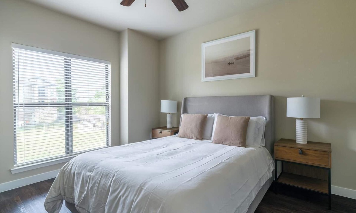 Katy Apartment | Landing | Modern 1BD, Courtyard, Gym