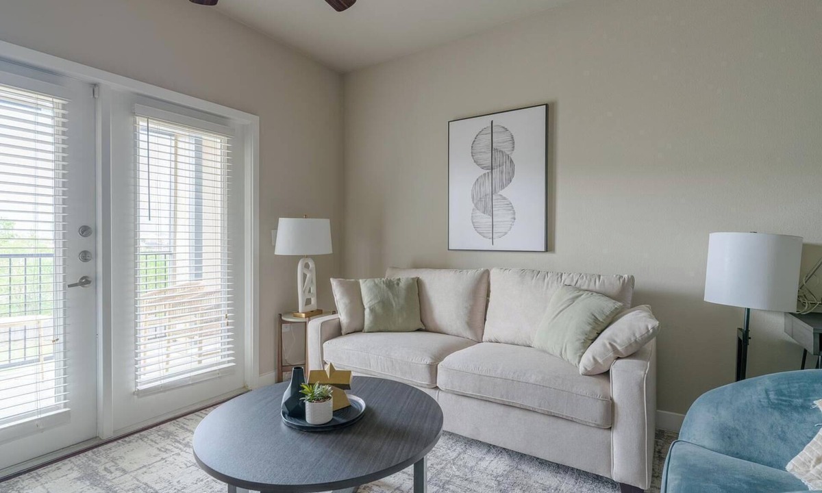Katy Apartment | Landing | Modern 1BD, Courtyard, Pool