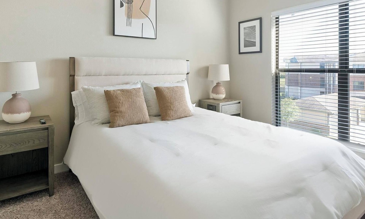 Katy Apartment | Landing | Modern 1BD, Courtyard, Pool