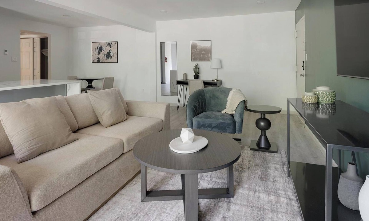 Greenbelt Apartment | Landing | Modern 1BD, Gym, Pool