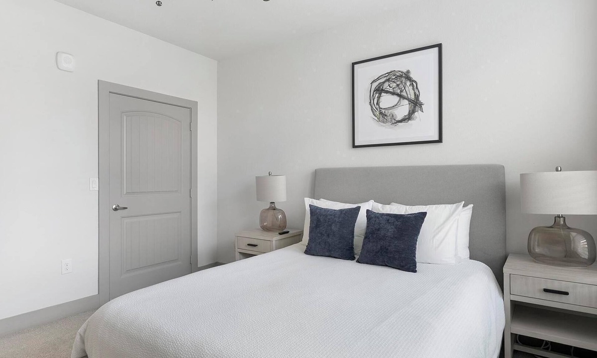 Manor Apartment | Landing | Modern 1BD, Gym, Clubhouse