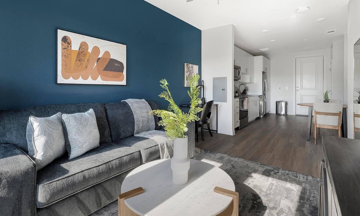 Sweetbriar Apartment | Landing | Modern 1BD, Gym, Pool
