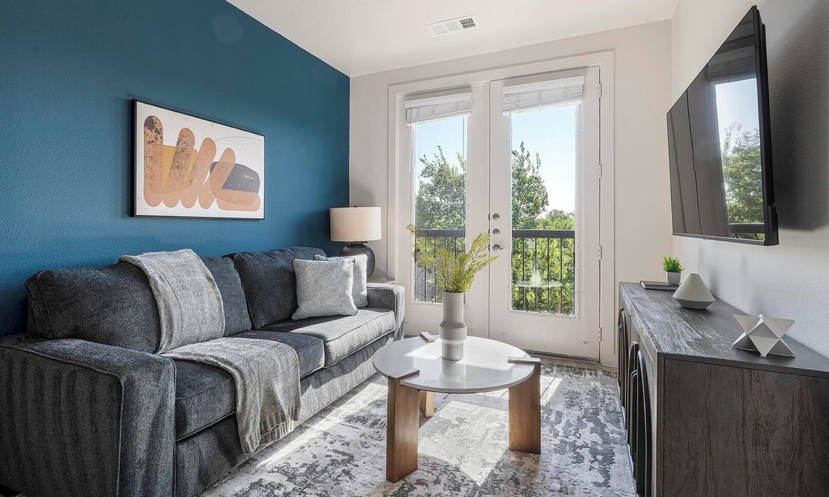 Sweetbriar Apartment | Landing | Modern 1BD, Gym, Pool