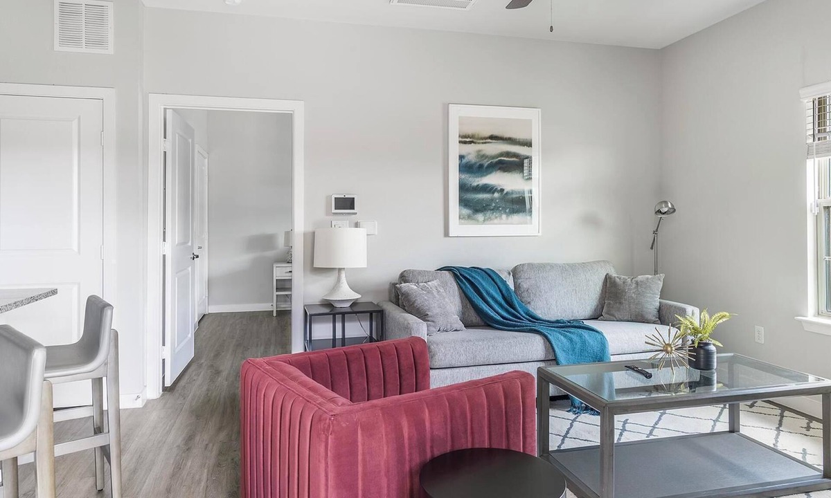 Dallas Apartment | Landing | Modern 1BD, Gym, Pool