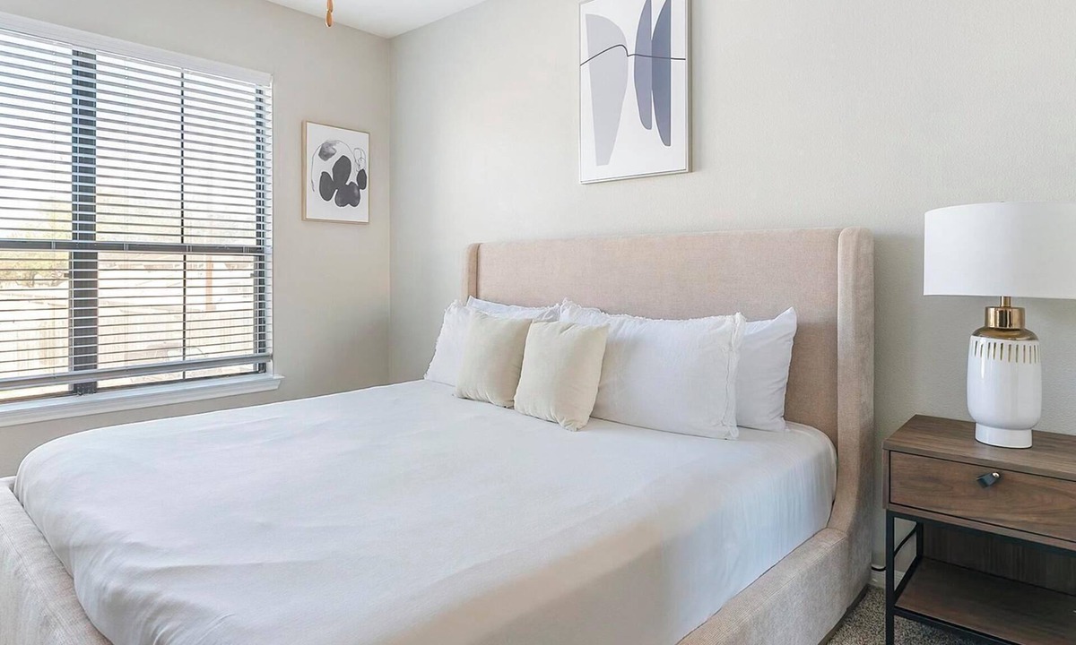 Briarforest Apartment | Landing | Modern 1BD, Pool, Gym