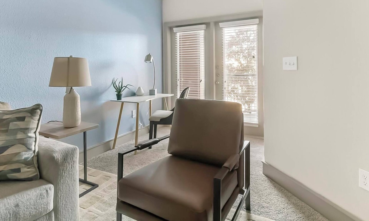 George Bush Park/Eldridge Apartment | Landing | Modern 1BD, Pool, Gym