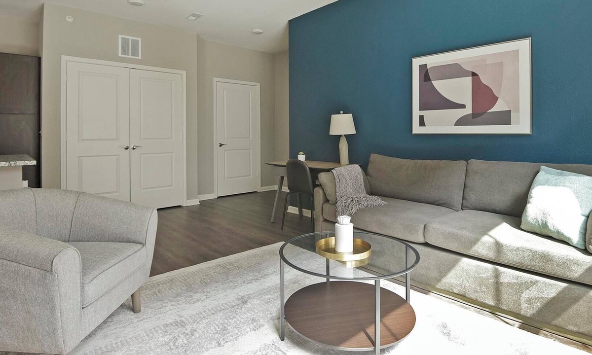 Chesterfield Apartment | Landing | Modern 1BD, Gym, Courtyard