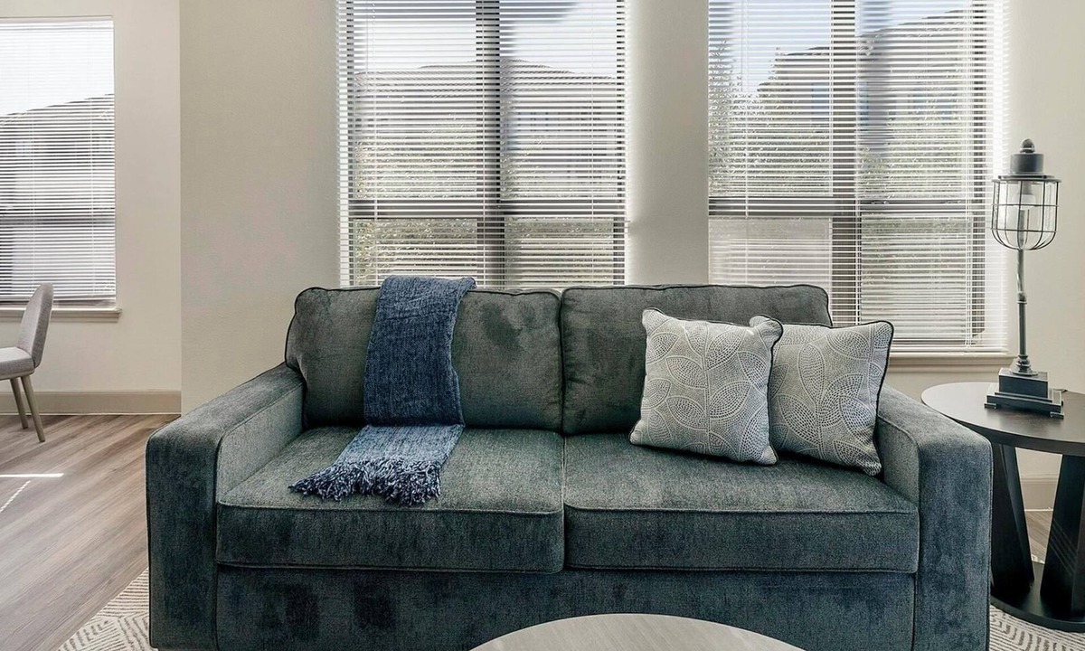 Spring Apartment | Landing | Modern 2BD, Gym