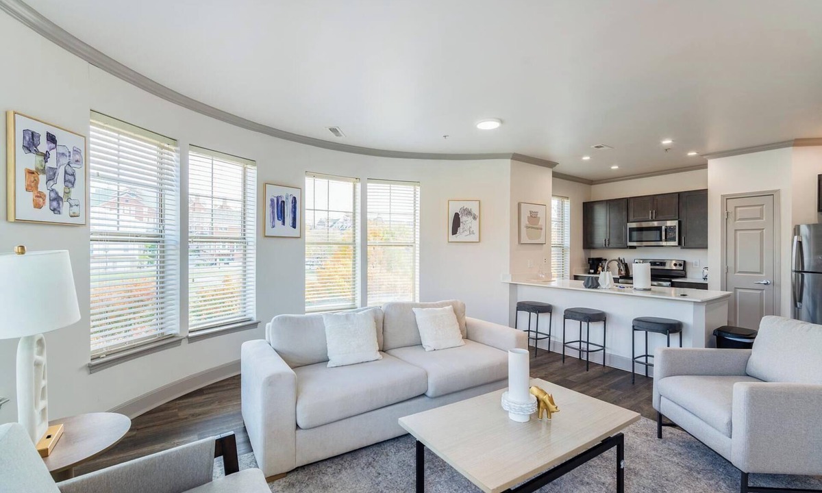 Corryville Apartment | Landing | Modern 2BD, Clubhouse, Pool