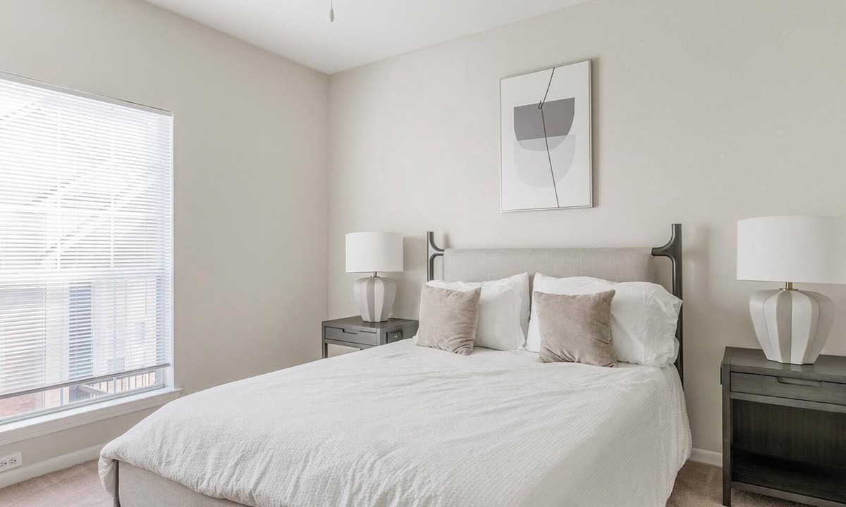 Southbelt/Ellington Apartment | Landing | Modern 2BD, Clubhouse, Gym