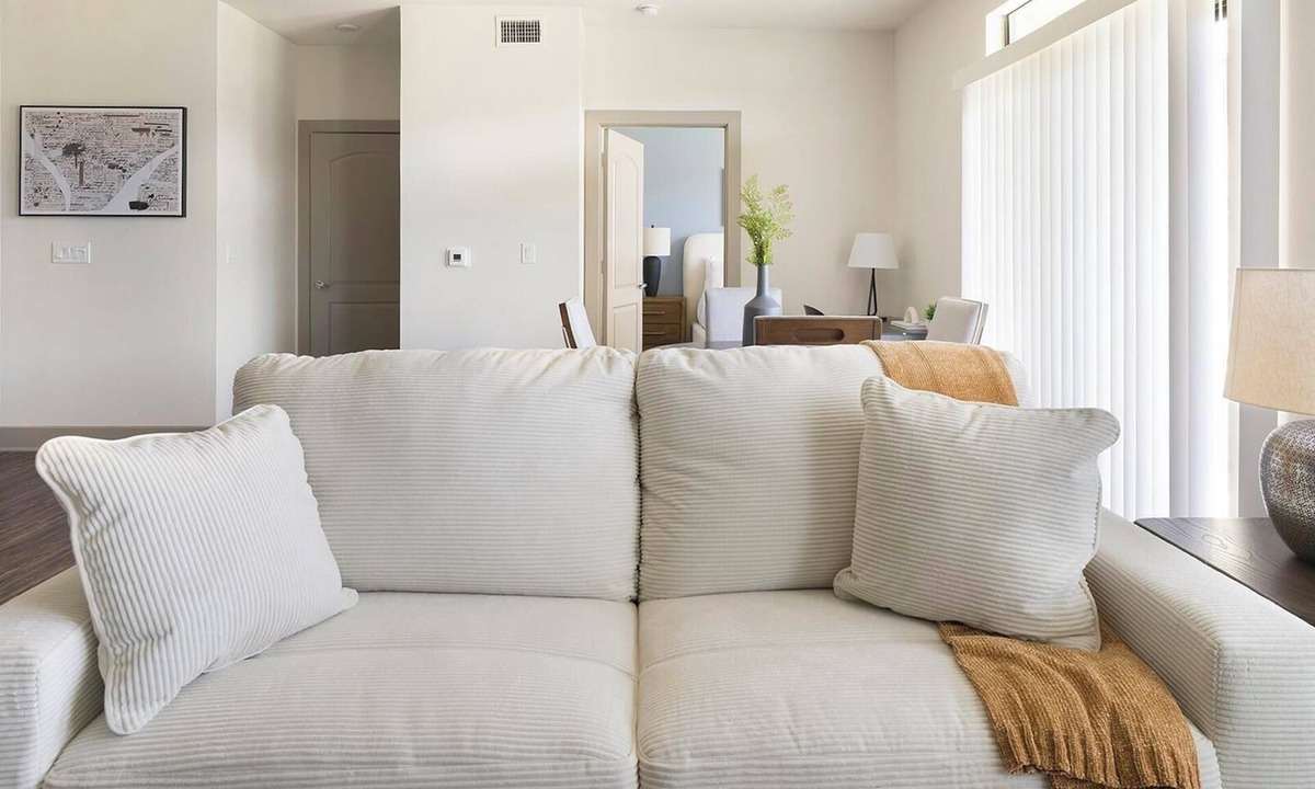 Klein Apartment | Landing | Modern 2BD, Clubhouse, Gym