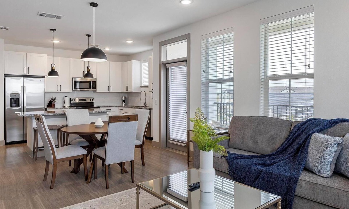 Weston Apartment | Landing | Modern 2BD, Clubhouse, Gym