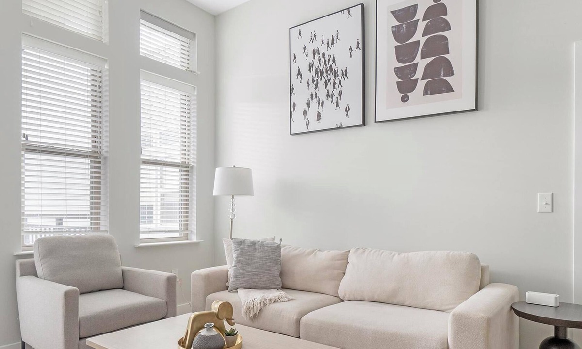 Downtown Apartment | Landing | Modern 2BD, Courtyard, Gym