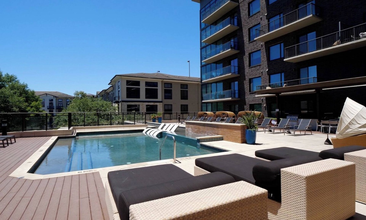 Houston Apartment | Landing | Modern 2BD, Gym, Pool
