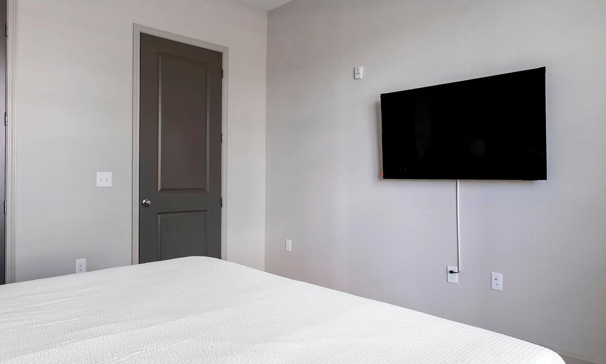 Westchase Apartment | Landing | Modern 2BD, Gym, Clubhouse