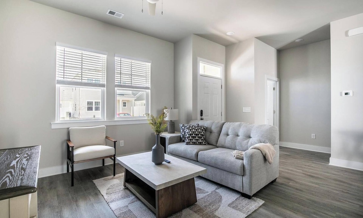 Longs Apartment | Landing | Modern 2BD, Gym