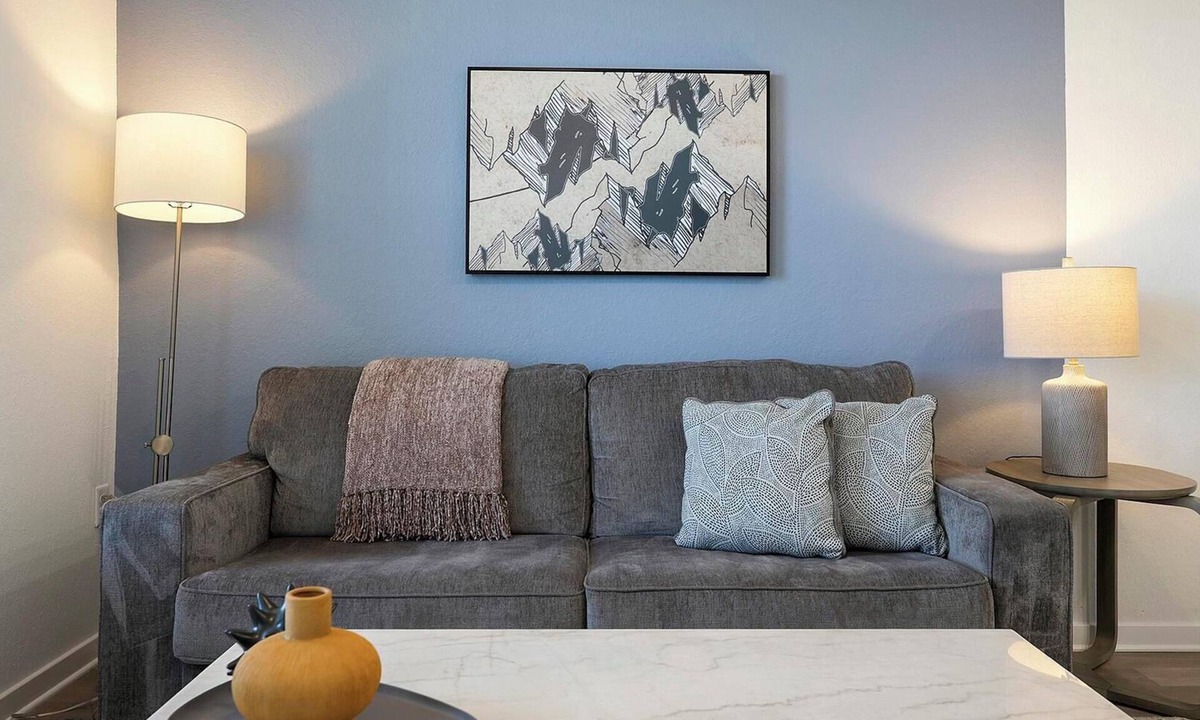 Lakeland Apartment | Landing | Modern 2BD, Pool, Gym
