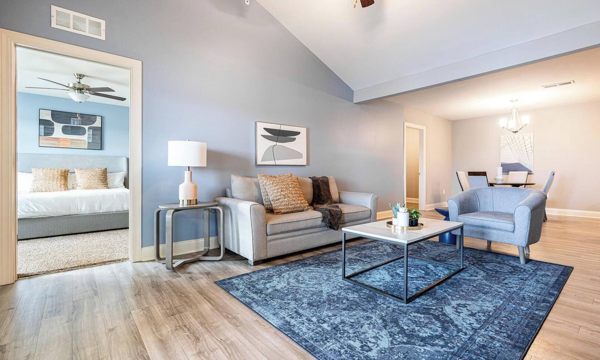 Cocoa Apartment | Landing | Modern 2BD, Pool, Gym