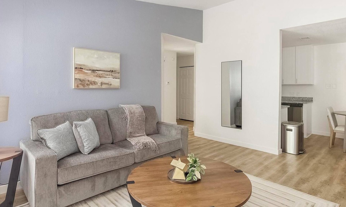 DeSoto Apartment | Landing | Modern 2BD, Pool, Tennis Court