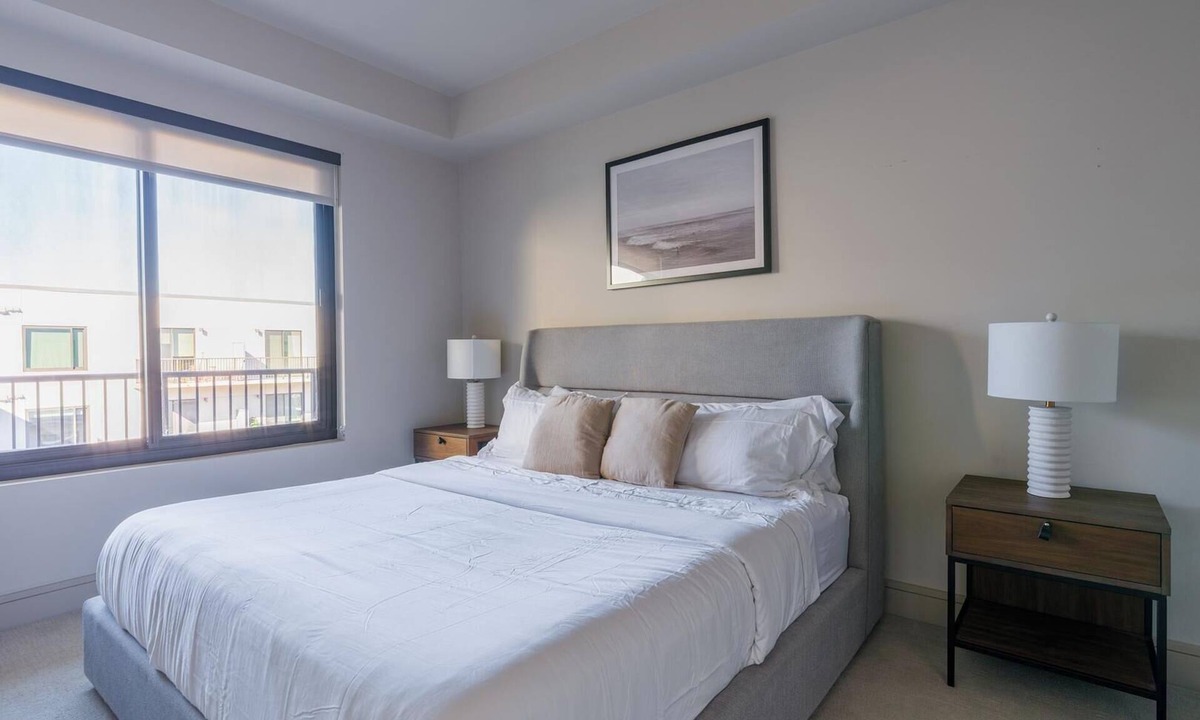 Houston Apartment | Landing | Modern 2BD, Pool, Gym