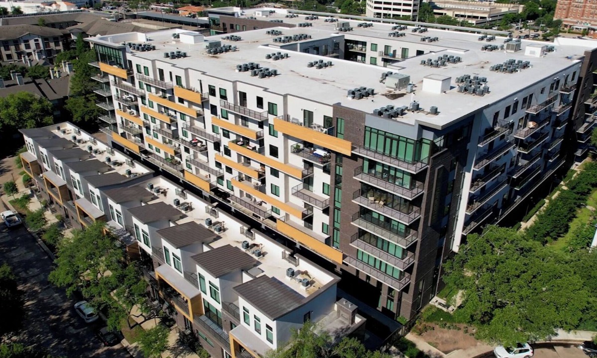Houston Apartment | Landing | Modern 2BD, Pool, Gym