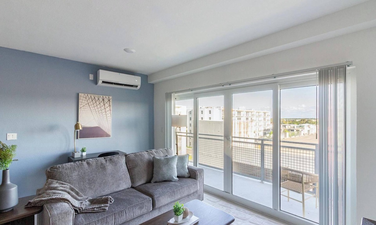 Naranja Apartment | Landing | Modern 2BD, Pool, Gym