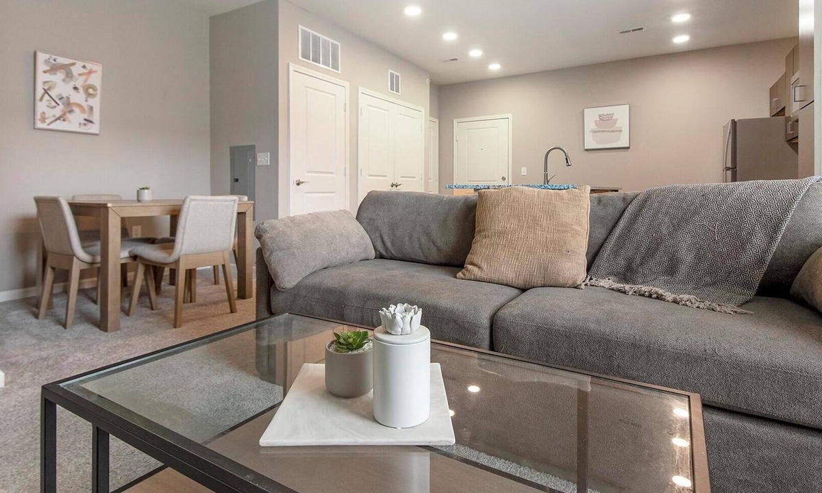 Chesterfield Apartment | Landing | Modern 2BD, Gym, Clubhouse