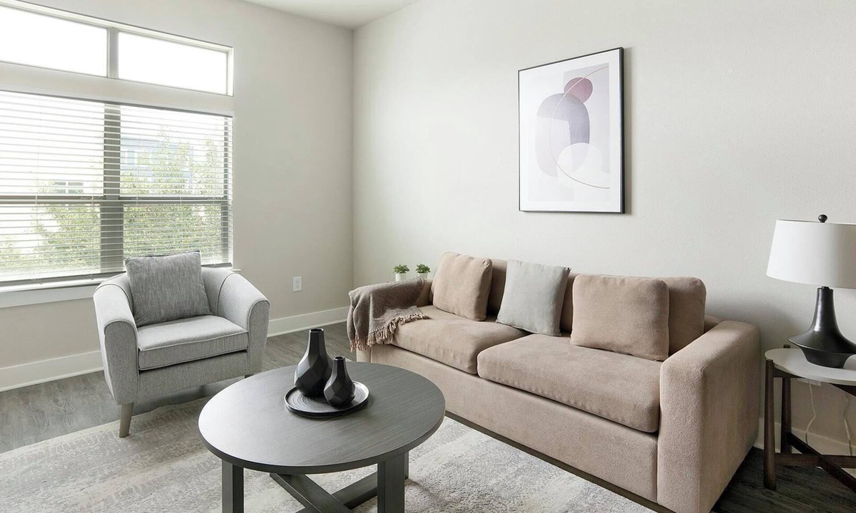 Nassau Bay Apartment | Landing | Modern 2BD, Gym, Pool