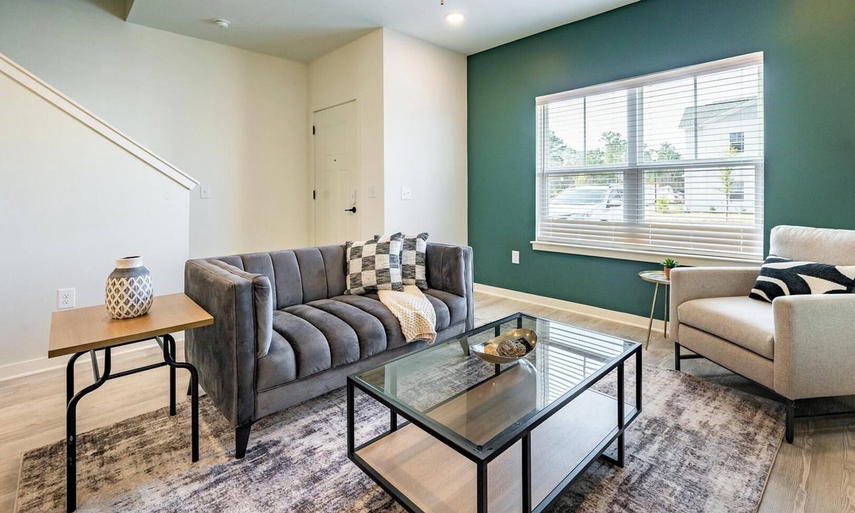 Wilmington Apartment | Landing | Modern 3BD, Gym, Yoga Studio