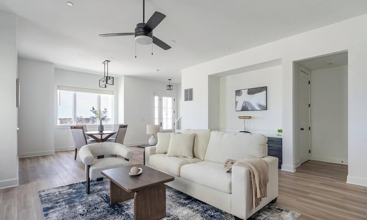 Lee's Summit Apartment | Landing | Modern 3BD in Lee's Summit