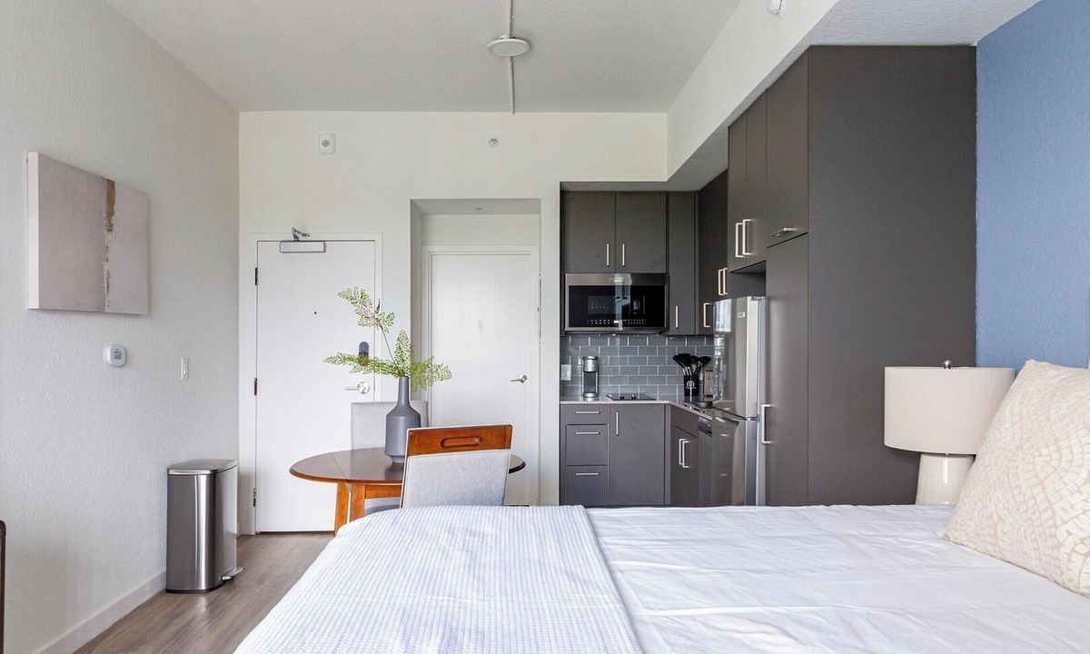 Golden Gate Apartment | Landing | Modern Studio, Clubhouse, Courtyard