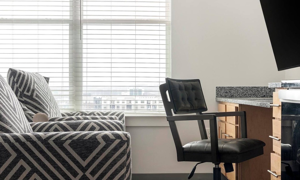 Five Points South Apartment | Landing | Modern Studio, Pool, Gym