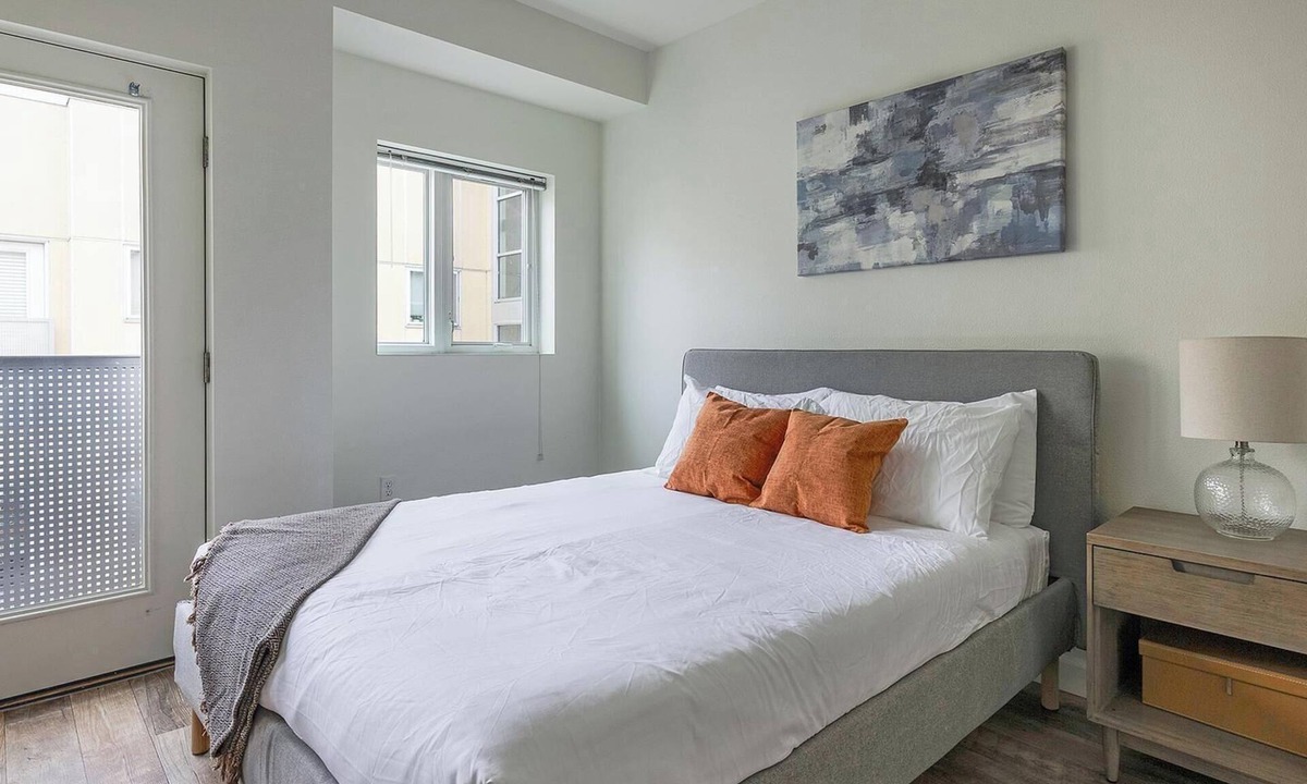 Pearl District Apartment | Landing | Modern Studio, Courtyard, Gym