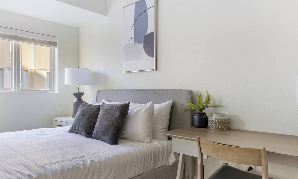 Pearl District Apartment | Landing | Modern Studio, Courtyard, Gym