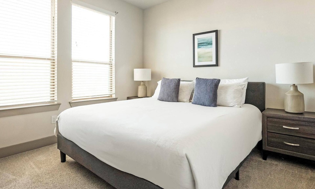 Manor Apartment | Landing | Spectacular 1BD, Clubhouse, Pool