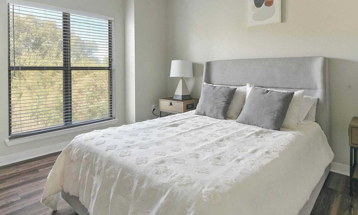Katy Apartment | Landing | Spectacular 1BD, Courtyard, Pool