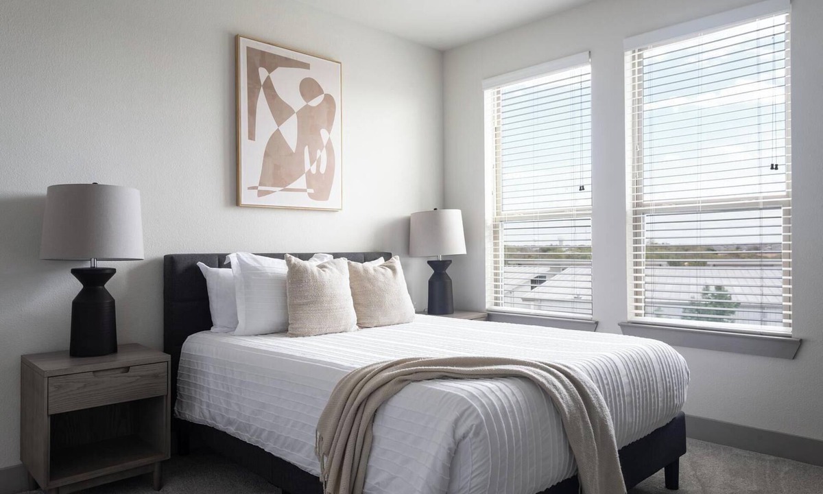 Manor Apartment | Landing | Spectacular 1BD, Gym, Pool