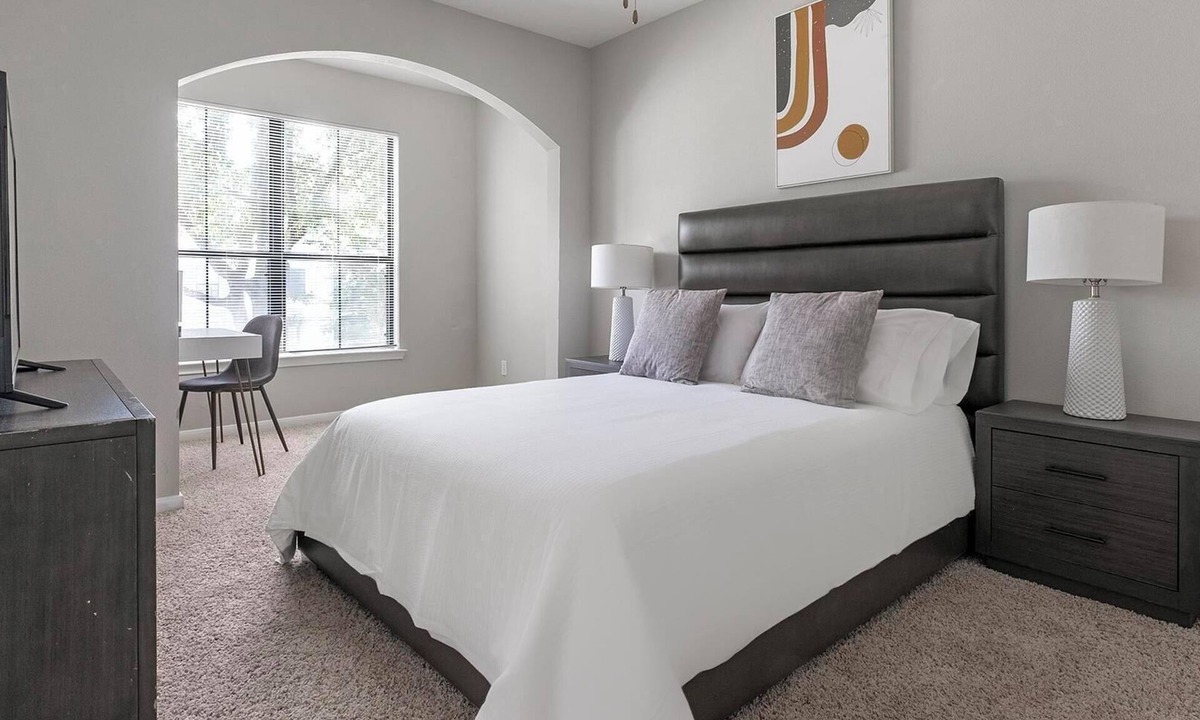 Briarforest Apartment | Landing | Spectacular 1BD, Gym, Pool