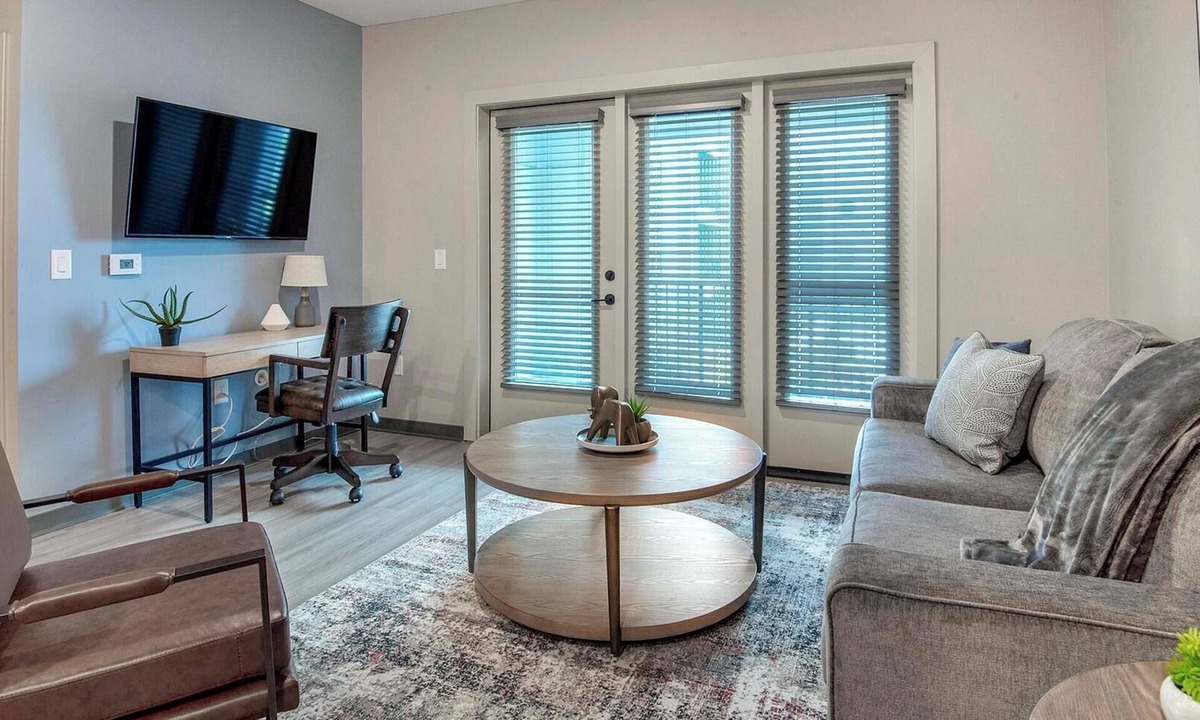 Pinch District Apartment | Landing | Spectacular 1BD, Pool, Gym